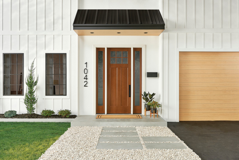 a transitional home with a winslow 3 panel 1/4 lite front door